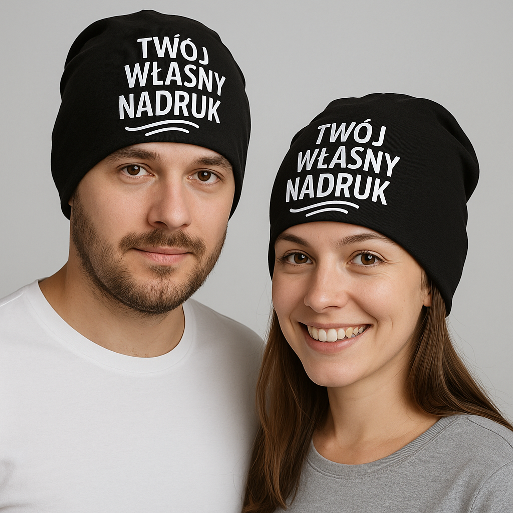 Czapka zimowa smerfetka w kolorze czarnym z białym napisem Twój własny nadruk